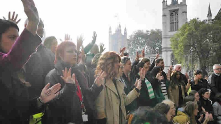 Gazze’de hayatını kaybeden çocuklar Londra’da anıldı