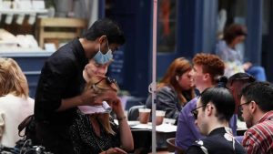 İngiltere hizmet sektöründe son 8 ayın en zayıf performansı