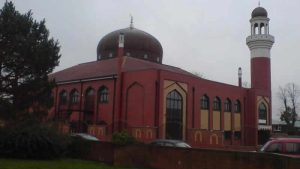 İngiltere’de camiye saldırı!