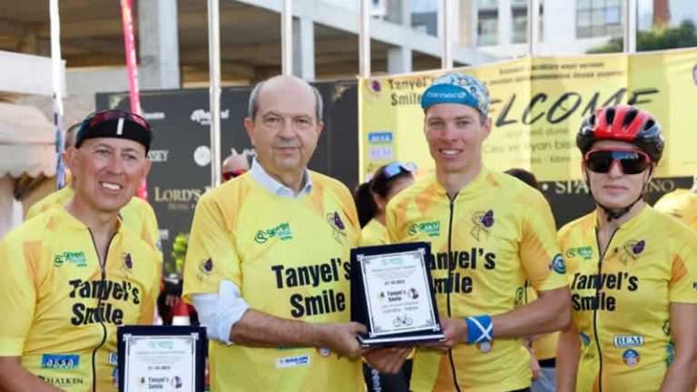 Kanserli çocuklara yardım için İngiltere’den KKTC’ye bisikletle yolculuk