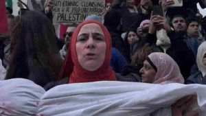 Londra’da Filistin’e destek gösterisine katılan Türk vatandaşı tutuklandı