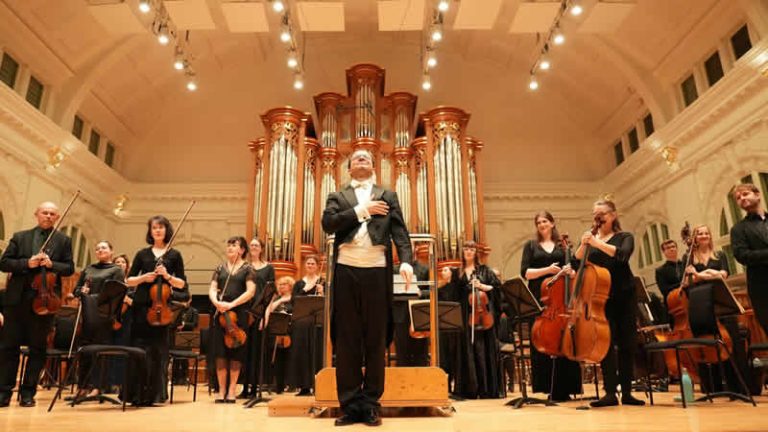 Londra’daki 100. yıl konserinde Yalçın Tura’dan dünya prömiyeri