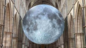 “Museum of the Moon” isimli sanat eseri Londra’da sergileniyor