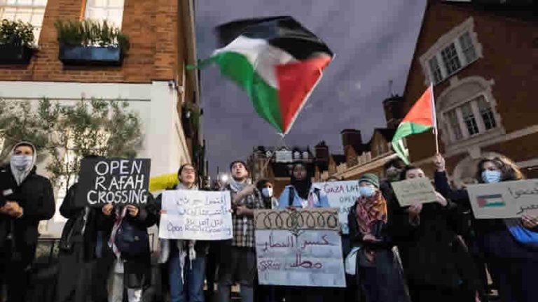 Londra’da Refah Sınır Kapısı’nın kalıcı olarak açılması için gösteri