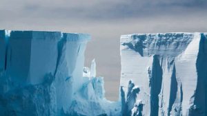 Londra’nın 2 katı büyüklüğündeki buzdağı 30 yıl sonra harekete geçti