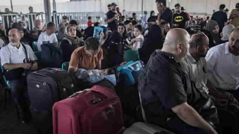 İngiliz vatandaşlarından oluşan ilk grup Gazze’den ayrılmaya başladı