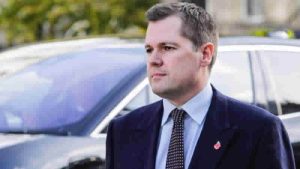 Yabancı sağlık çalışanları İngiltere’ye sadece bir yakınını getirebilecek