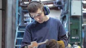 Ekonomi küçüldükten sonra İngiltere resesyon riskiyle karşı karşıya