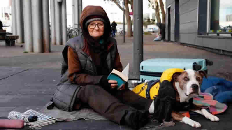 ‘Ev sahibim Mortgage payını ödemediği için artık sokaklarda uyuyorum’