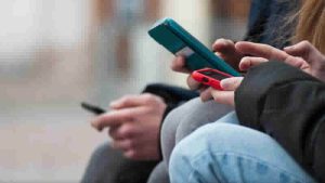 İngiltere 16 yaş altına sosyal medya yasağı getirebilir