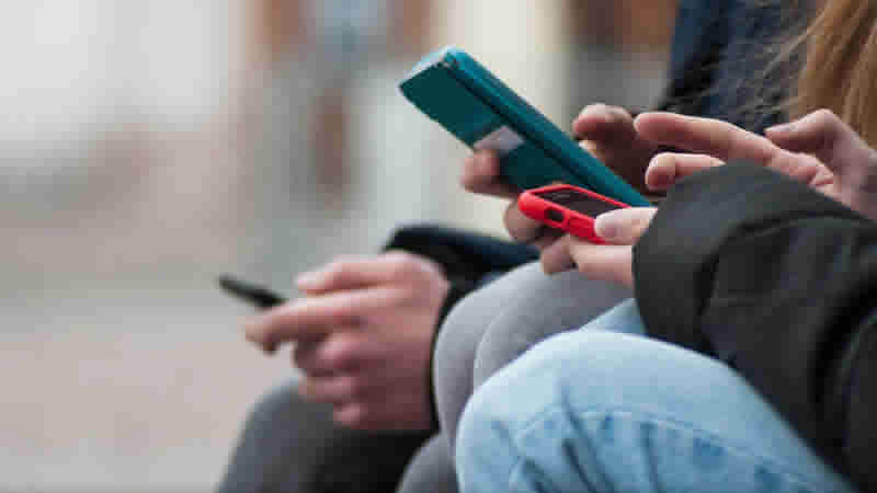 İngiltere 16 yaş altına sosyal medya yasağı getirebilir