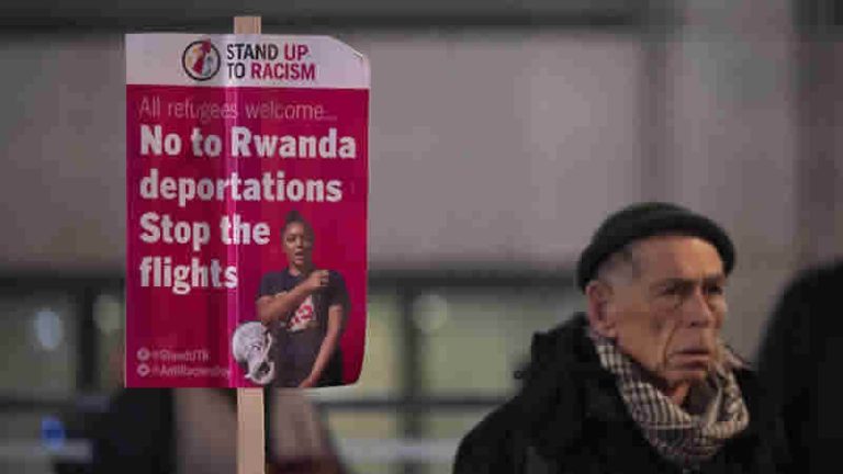 Londra’da mültecilerle dayanışma gösterisi düzenlendi