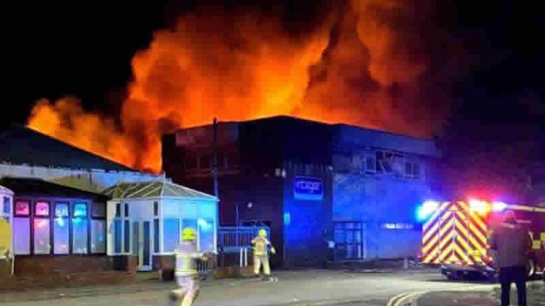 Treforest Sanayi Sitesi’nde patlama: Kayıp bir kişi aranıyor