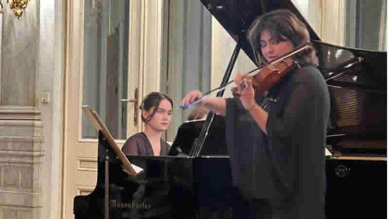 Ezo Sarıcı & Deniz Cengiz Londra’da izleyici karşısında