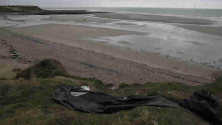 Fransa’dan İngiltere’ye geçmeye çalışan 5 göçmen hayatını kaybetti, 1’inin durumu kritik