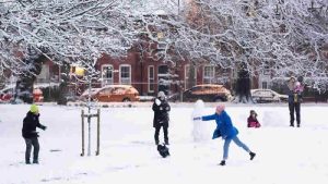 İngiltere’de 37 okul kar nedeniyle tatil edildi