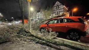 Isha Fırtınası Birleşik Krallık’ı kuvvetli rüzgar ve yağmurla vurdu
