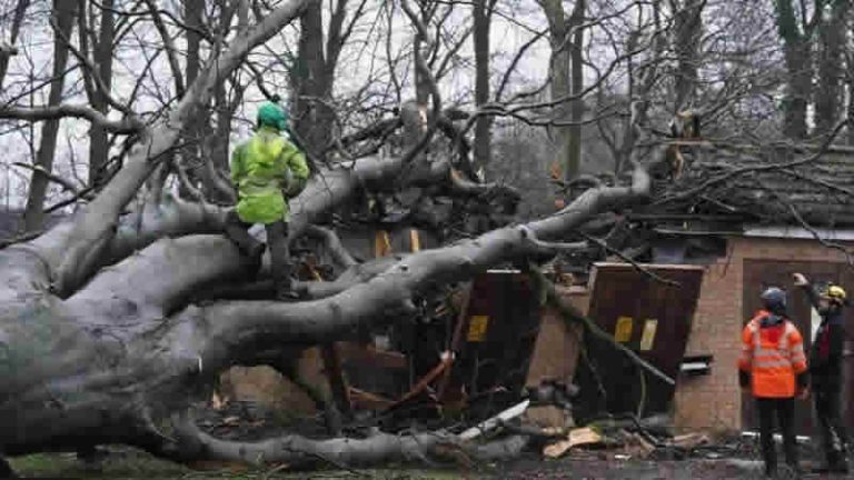 Jocelyn Fırtınası: Birleşik Krallık’ta rüzgar saatte 97 mil hızla esti