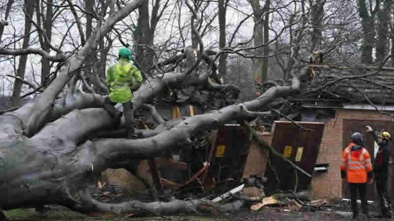 Jocelyn Fırtınası: Birleşik Krallık’ta rüzgar saatte 97 mil hızla esti