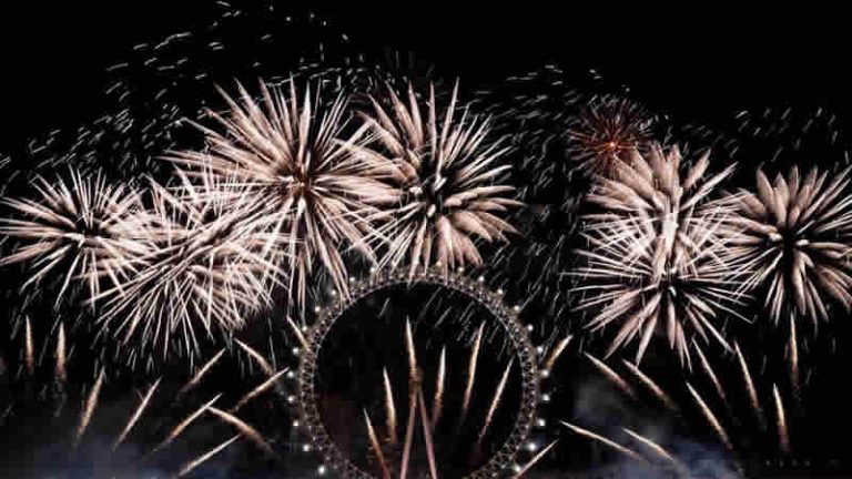Londra, 2024 yılına havai fişek gösterileriyle girdi