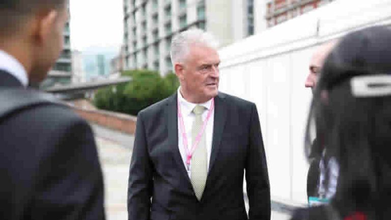 Rishi Sunak’ın parti başkan yardımcısından göç tasarısıyla ilgili Başbakan’ı üzecek karar