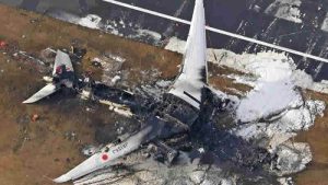 Tokyo’da iki uçağın çarpıştığı kazada çarpıcı detaylar