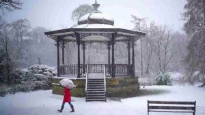 Birleşik Krallık genelinde kar ve su baskını uyarıları