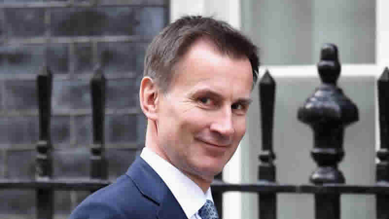 Birleşik Krallık Maliye Bakanı Hunt, yüksek borç nedeniyle vergi indirimleri planlıyor