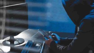 Londra’daki yöneticiyi yapay zeka ile taklit eden dolandırıcılardan 25 milyon dolarlık vurgun