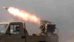 Husiler, Kızıldeniz’de İngiltere’ye ait yük gemisini füzeyle vurdu