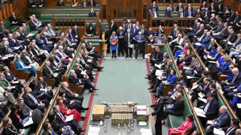 İngiltere Parlamentosu, Gazze’de “acil insani ateşkes” çağrısı yapan önergeyi kabul etti