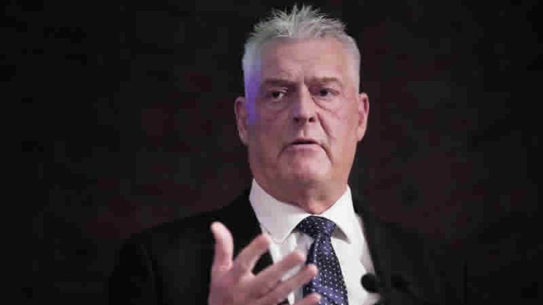 İngiltere’de Müslüman karşıtlığıyla suçlanan vekilin parti üyeliği askıya alındı