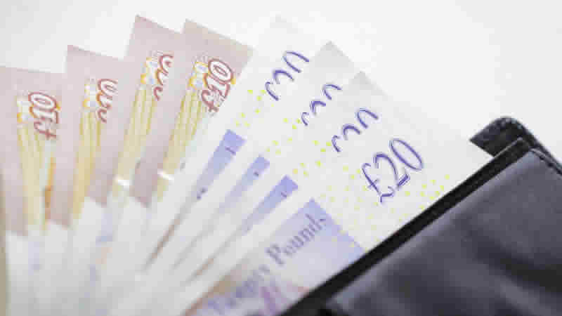 İngiltere’de bütçe rekor fazla verdi