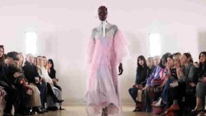 40. Londra Moda Haftası, Paul Costelloe ve Bora Aksu’nun kreasyonlarıyla başladı