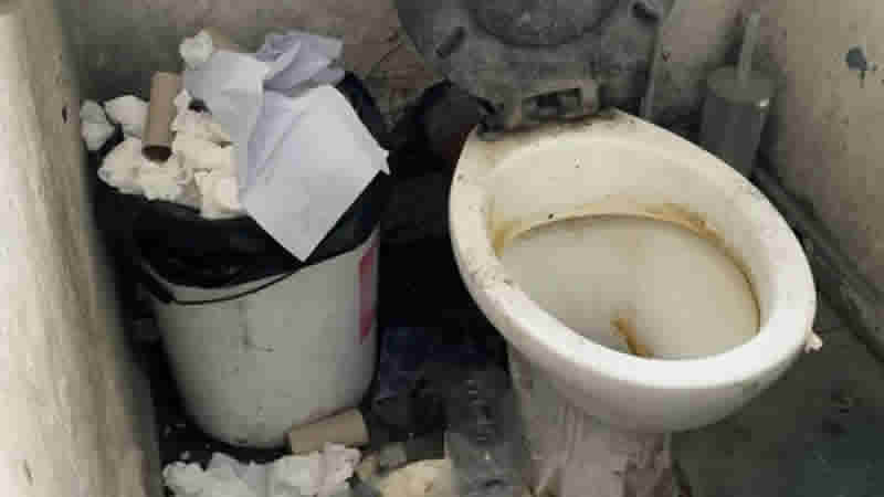 Sheffield’ta bir işletmeye personel tuvaletinin durumu nedeniyle para cezası verildi