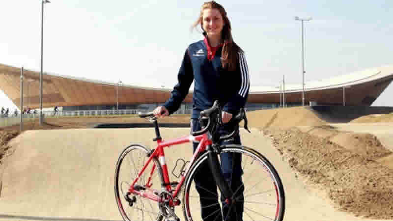 Britanya’nın en başarılı olimpik kadın sporcusu Laura Kenny, bisikletini astı