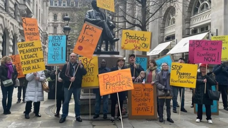Londra’da Kilit Çalışanlardan “Kiralık Ev” Protestosu