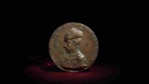 Fatih’in şehzadelik dönemine ait “tılsımlı madalyon” Londra’da satışa çıkacak