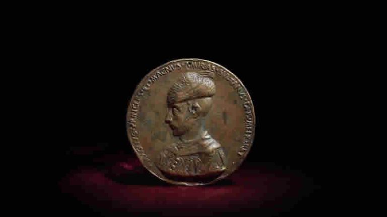 Fatih’in şehzadelik dönemine ait “tılsımlı madalyon” Londra’da satışa çıkacak