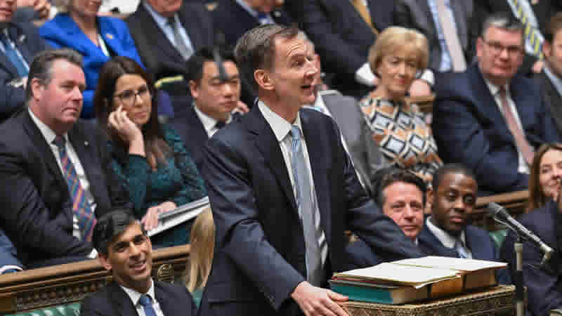 İngiltere’nin 2024 bütçesi: Maaşlardan yapılan kesintiler düşürülecek