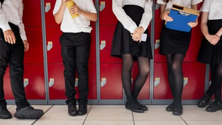 İngiltere’de Beş Öğretmenden Biri Öğrencilerin Saldırısına Uğruyor