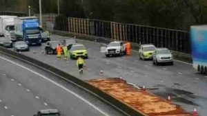 M6 otoyolu 20 saatlik kapatmanın ardından yeniden açıldı