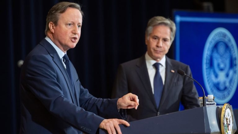 David Cameron, İngiltere’nin İsrail’e silah ihracatını askıya almayacağını açıkladı