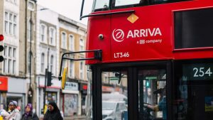Büyük Britanya’da otobüs kullanma yaşı düşürülüyor