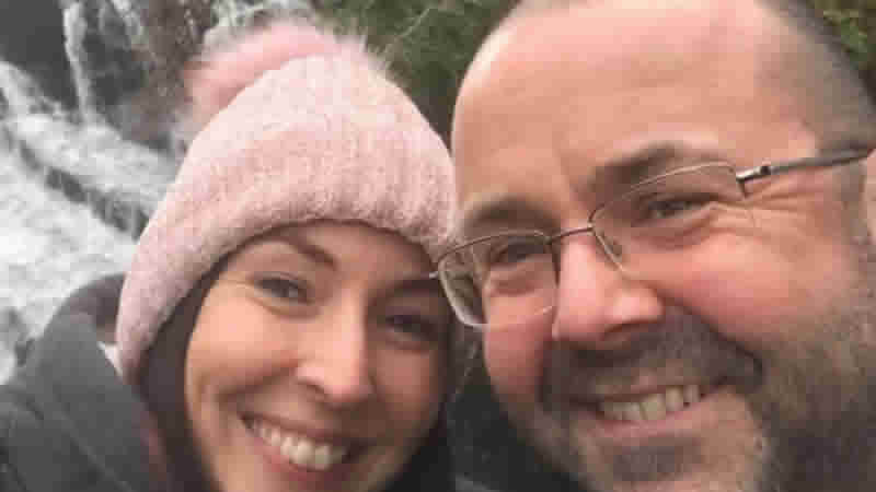 Erkek arkadaşıyla birlikte bir çocuğa tecavüz eden öğretmen meslekten men edildi