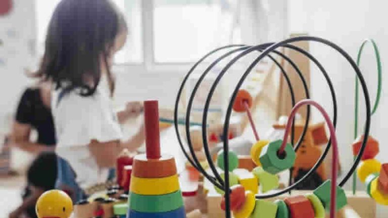 İngiltere’de ücretsiz çocuk bakımı saatlerine 2 yaşındaki çocuklar da dahil edildi