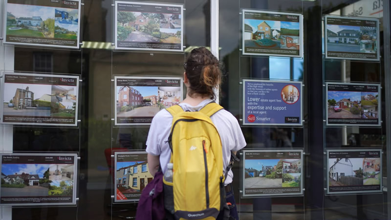 Rapor: İngiltere’deki ev fiyatları gelecek yıl yeniden artmaya başlayacak