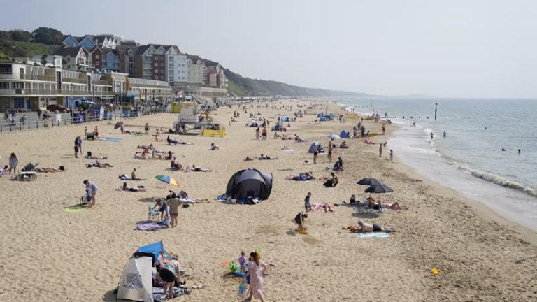 Britanya, yılın en sıcak gününe hazırlanıyor