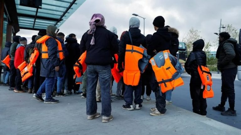 İngiltere ve Fransa’dan Manş Denizi’nde Göçmen Geçişlerine Karşı Ortak Hamle