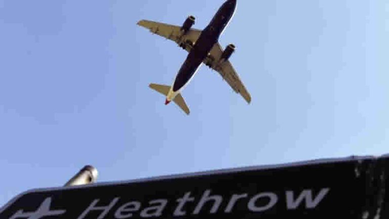 İngiltere’de Eski Siyasetçilerden KKTC’ye Doğrudan Uçuş İsteği